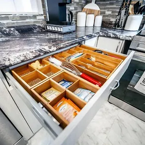 Holiday home Luxury Stylish Home, Walk To Falls, Fire Pit&more, Niagara Falls