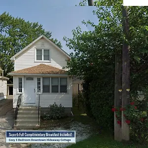 Holiday home Cozy 3 Bedroom Downtown With Complimentary Breakfast Delivered Daily To The, Niagara Falls