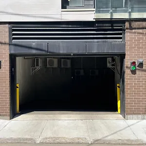 Appartement Initial / Fleuriste +parking / Centre-ville Qc Canada