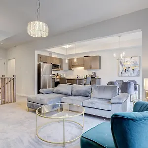 Holiday home Luxury Living At The Falls - 4 Bed House, Niagara Falls