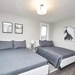 Apartment Clifton Hill Hideaway 2b -two Bedroom, Niagara Falls