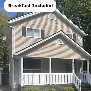 Holiday home Tranquility Near The River Complimentary Breakfast, Niagara Falls
