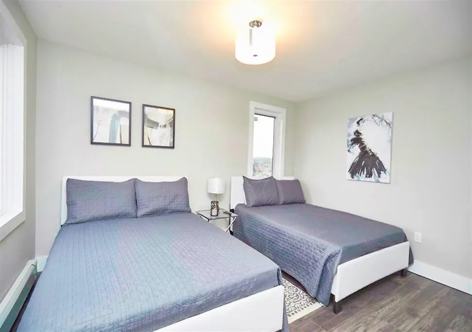 Luxury Boutique Two Bedroom Condo 2B Niagara Falls Holiday home