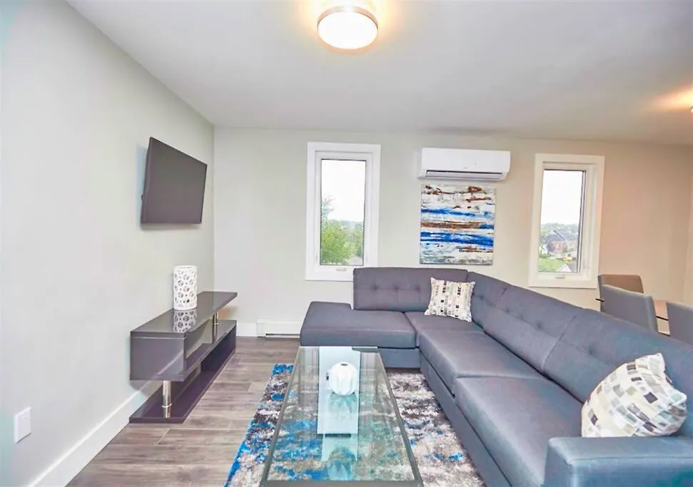 Luxury Boutique Two Bedroom Condo 2B Niagara Falls Holiday home